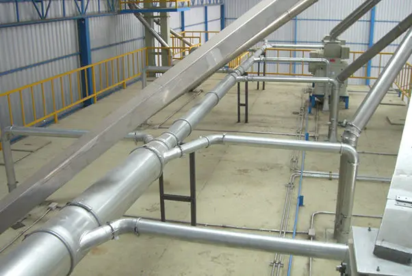 Industrial ductwork system – Nordfab Quick-Fit Installed Nordfab Quick-Fit ductwork system for industrial dust collection, featuring clamp-together galvanized ducting for fast installation and flexible facility layout integration.